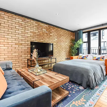 Stylish 2-bed In *