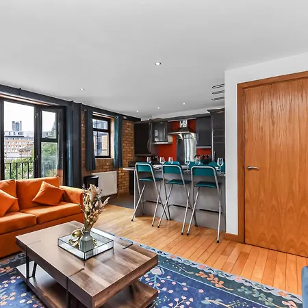 Stylish 2-bed In Apartment London