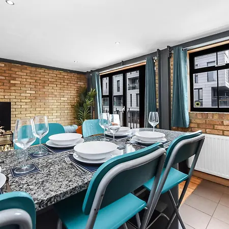 Stylish 2-bed In *
