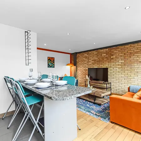 Stylish 2-bed In *