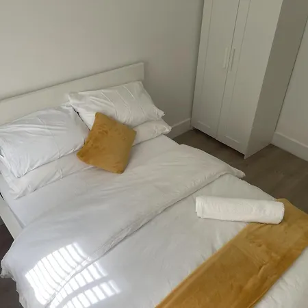Holiday home Cozy House With 3 Bedrooms London