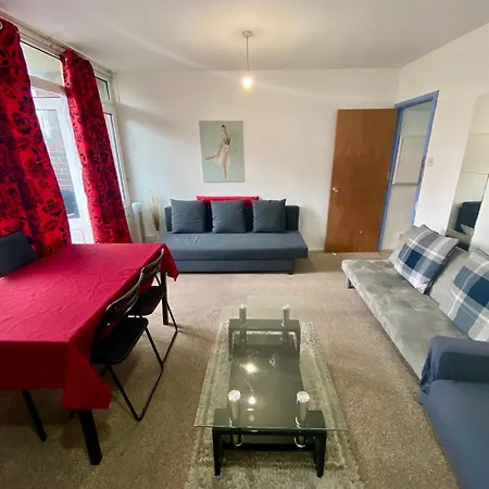 Cosy 3 Bed Apt, Old Truman Brewery! Brick Lane, London, E1 公寓 *