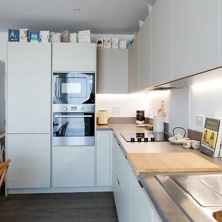 2-bed & 2 Bathroom, Balcony & Parking - Close To East & Romford Station Dagenham