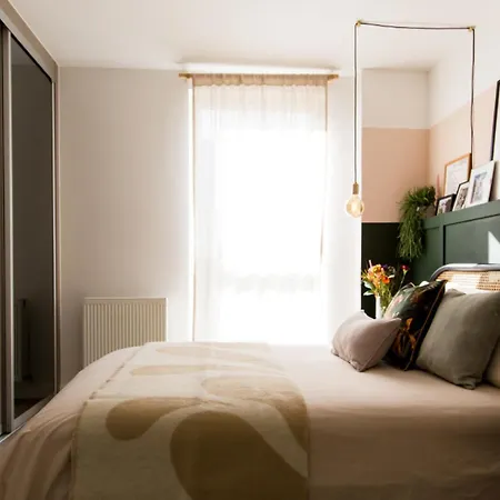 Apartment 2-bed & 2 Bathroom, Balcony & Parking - Close To East & Romford Station