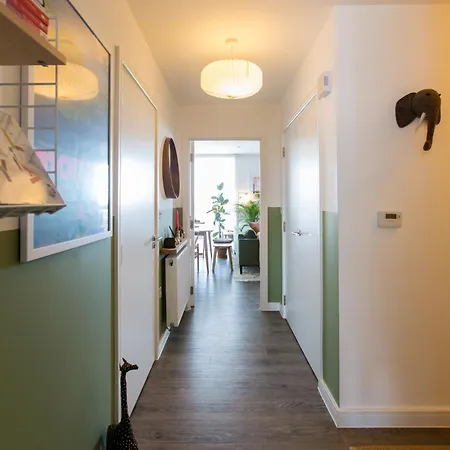 Apartment 2-bed & 2 Bathroom, Balcony & Parking - Close To East & Romford Station *