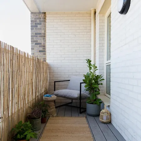 2-bed & 2 Bathroom, Balcony & Parking - Close To East & Romford Station Apartment Dagenham