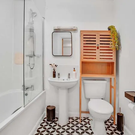 Modern 2-bed In Stratford Apartment London