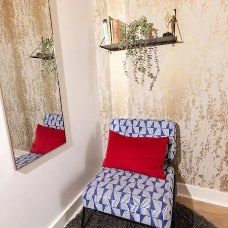 Apartment Stylish 3 Bed Near Downtown & Free Parking *
