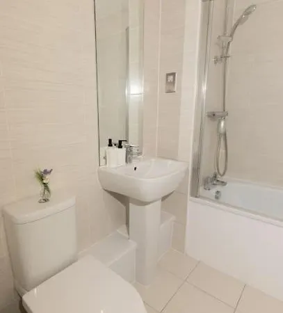 Apartment Stylish 3 Bed Near Downtown & Free Parking *