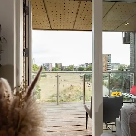 Stylish 3 Bed Near Downtown & Free Parking *