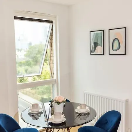 Apartment Stylish 3 Bed Near Downtown & Free Parking *