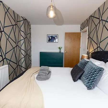 Stylish 3 Bed Near Downtown & Free Parking