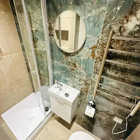 Ensuite Ii Great Location Close To Eye Guest house *