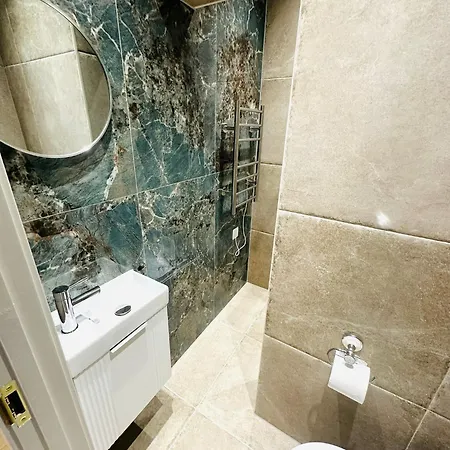 Guest house Ensuite Ii Great Location Close To Eye