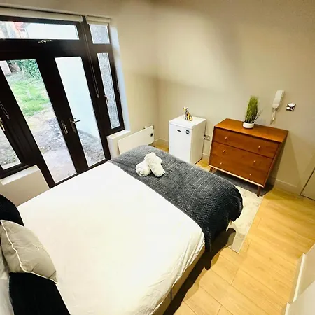 Ensuite Ii Great Location Close To Eye Guest house