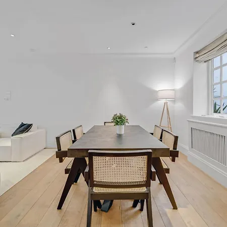 The Belgravia Place - Stunning & Bright 2bdr Apartment London