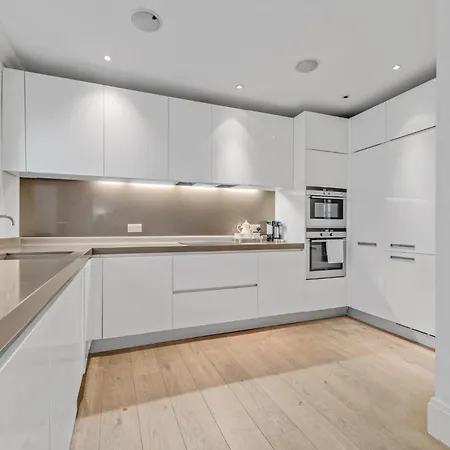 The Belgravia Place - Stunning & Bright 2bdr London