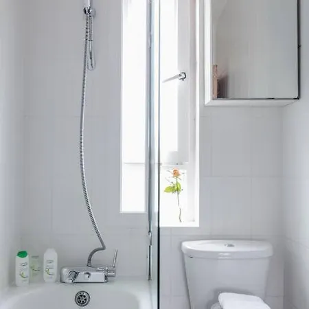 Bright, Modernised Close To Borough Market Apartment London