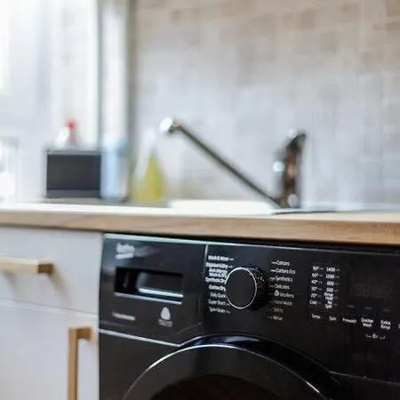 Bright, Modernised Close To Borough Market