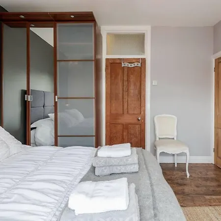 Bright, Modernised Close To Borough Market * London