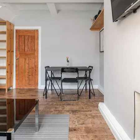 Bright, Modernised Close To Borough Market