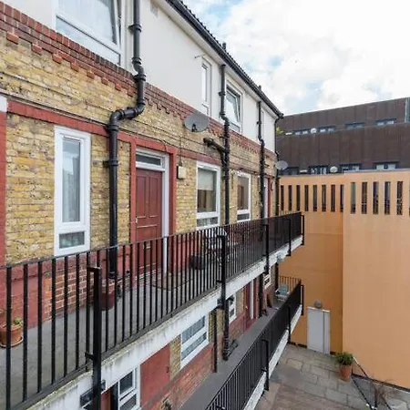 Bright, Modernised Close To Borough Market Apartment London