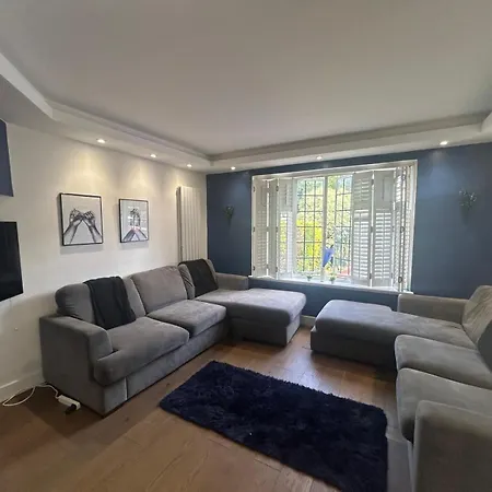Wandworth, South Deluxe King 2 * London