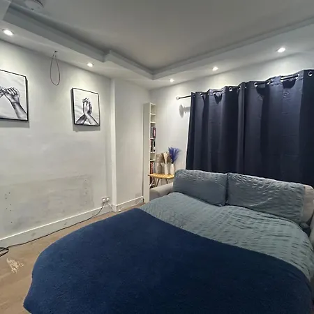 Wandworth, South Deluxe King 2 Homestay London