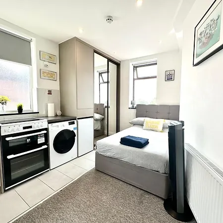 Unique Modern, Private Apartment,15 Mins To London Apartment *