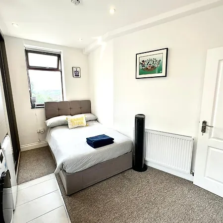 Unique Modern, Private Apartment,15 Mins To London Apartment