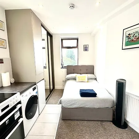 Apartment Unique Modern, Private Apartment,15 Mins To London *
