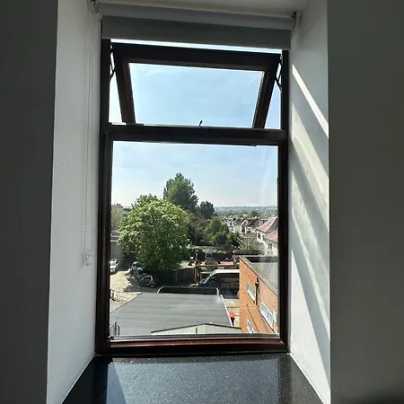 Apartment Unique Modern, Private Apartment,15 Mins To London