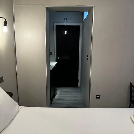 Fb4-spacious Basement Near Hyde Park Apartment