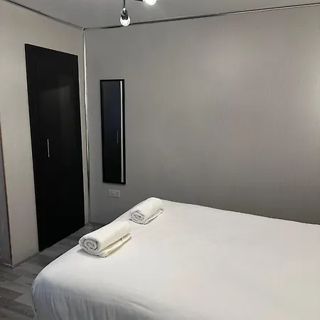 Apartment Fb4-spacious Basement Near Hyde Park *