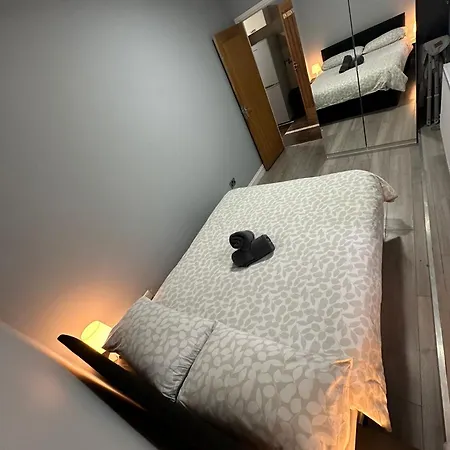 Apartment - Ground Floor 2 Bedrooms London