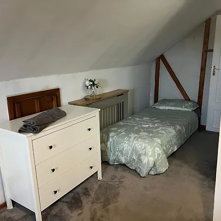 I Bedroom Flat On A Gated Farm In Tadworth Apartment Purley