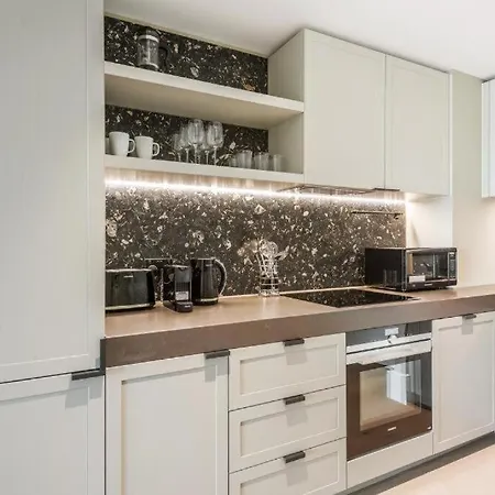 Shyroyale Apartment