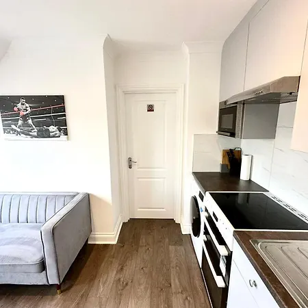 Apartment Stunning Modern, Private Apartment,15 Mins To London