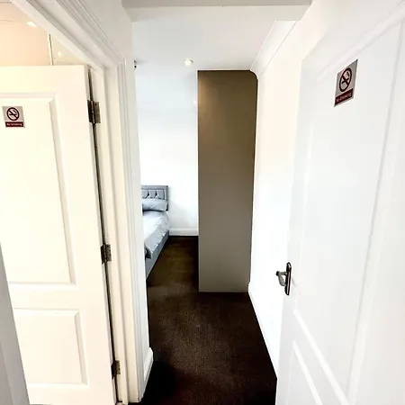 Stunning Modern, Private Apartment,15 Mins To London The Hyde