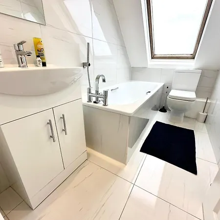Stunning Modern, Private Apartment,15 Mins To London * The Hyde