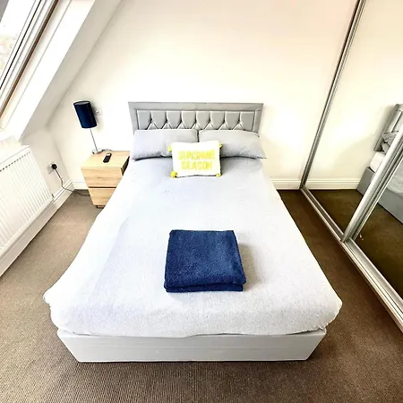 Apartment Stunning Modern, Private Apartment,15 Mins To London