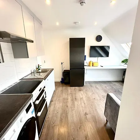 Stunning Modern, Private Apartment,15 Mins To London The Hyde