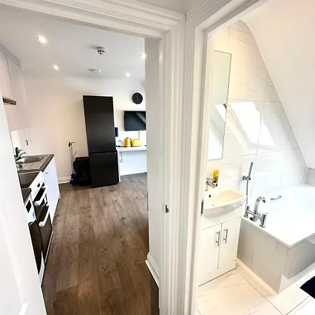 Stunning Modern, Private Apartment,15 Mins To London Apartment *
