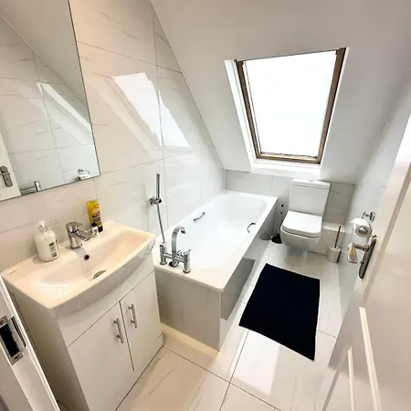 Stunning Modern, Private Apartment,15 Mins To London Apartment The Hyde