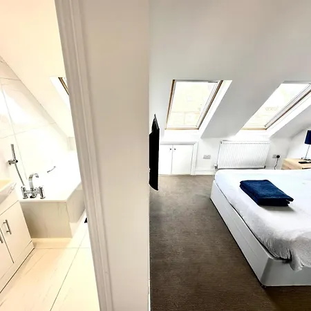 Stunning Modern, Private Apartment,15 Mins To London *