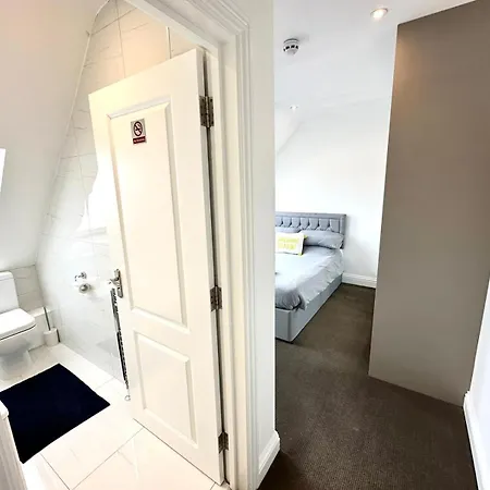 Stunning Modern, Private Apartment,15 Mins To London * The Hyde