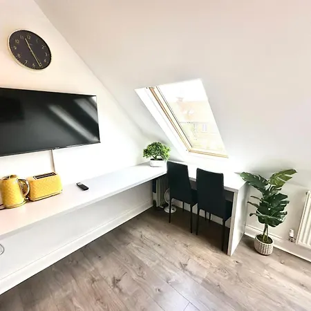 Apartment Stunning Modern, Private Apartment,15 Mins To London
