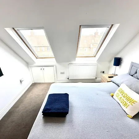 Stunning Modern, Private Apartment,15 Mins To London