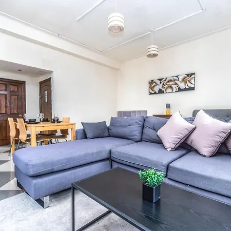 Large By Finsbury Park Apartment *