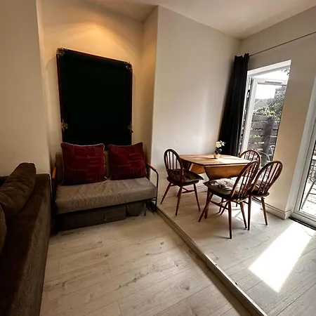 Apartment 2 Bedroom Flat Wembley *